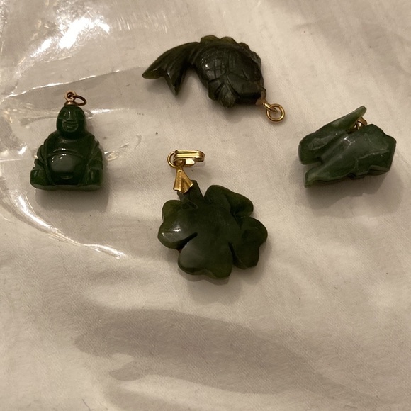 NWOT Carved Green JADE FOUR-LEAF CLOVER PENDANT; 1” Made in Taiwan - Picture 3 of 3